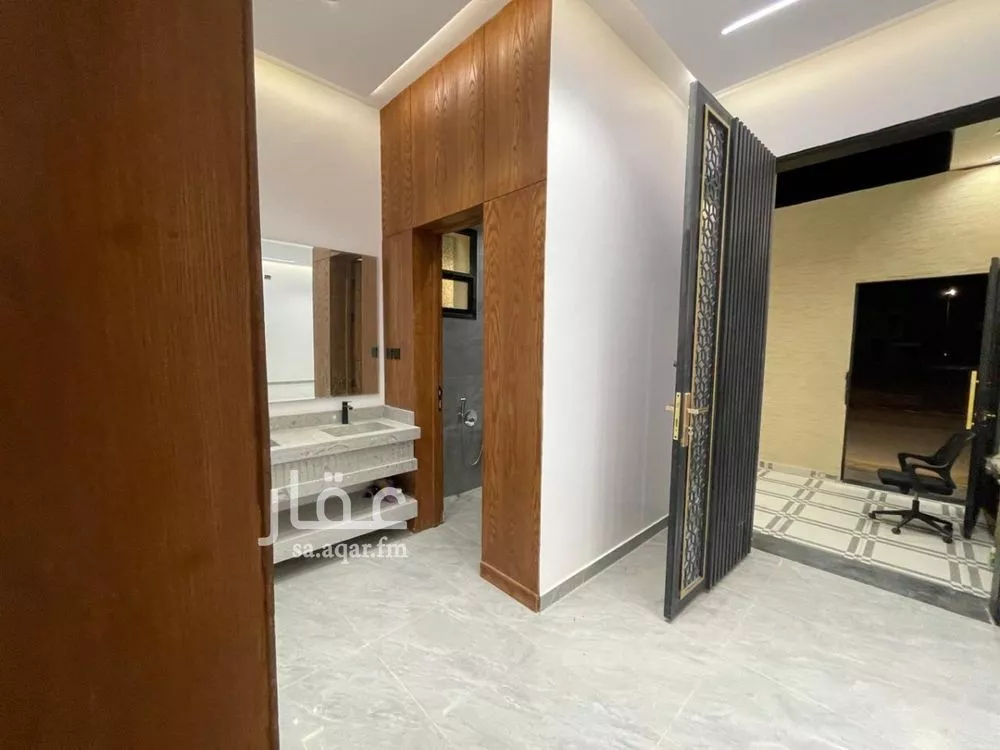 5 bedroom villa in Al Janadriyah 4