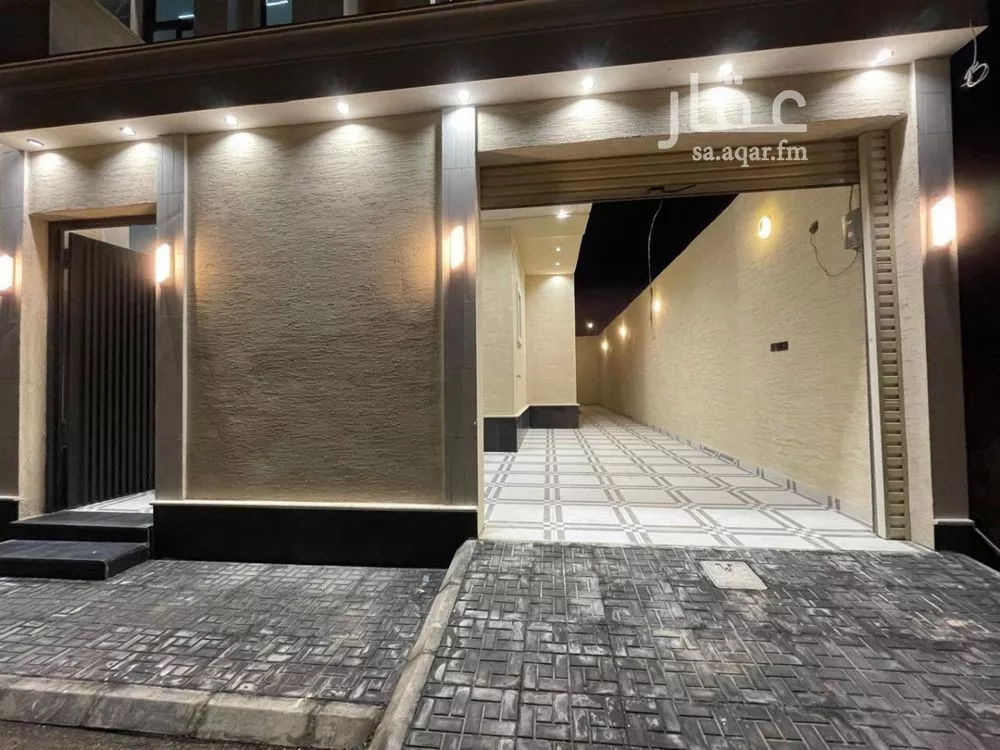 5 bedroom villa in Al Janadriyah 6