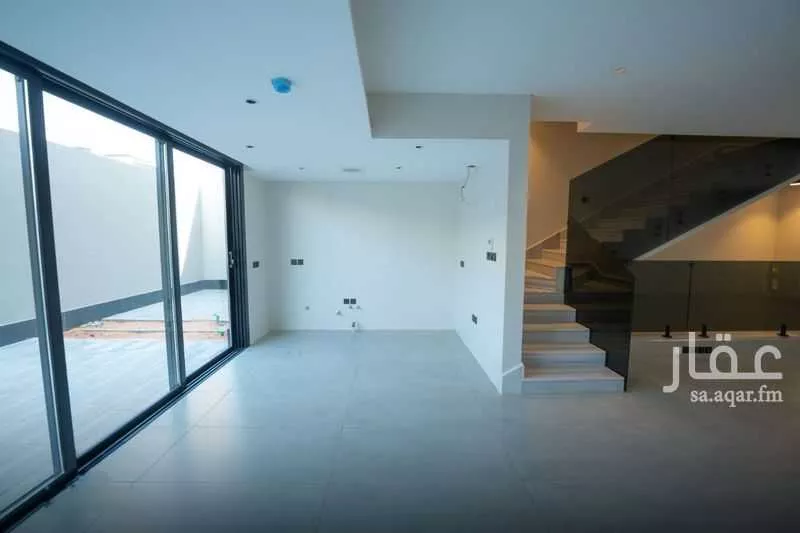 5 bedroom villa in Al Aridh 9