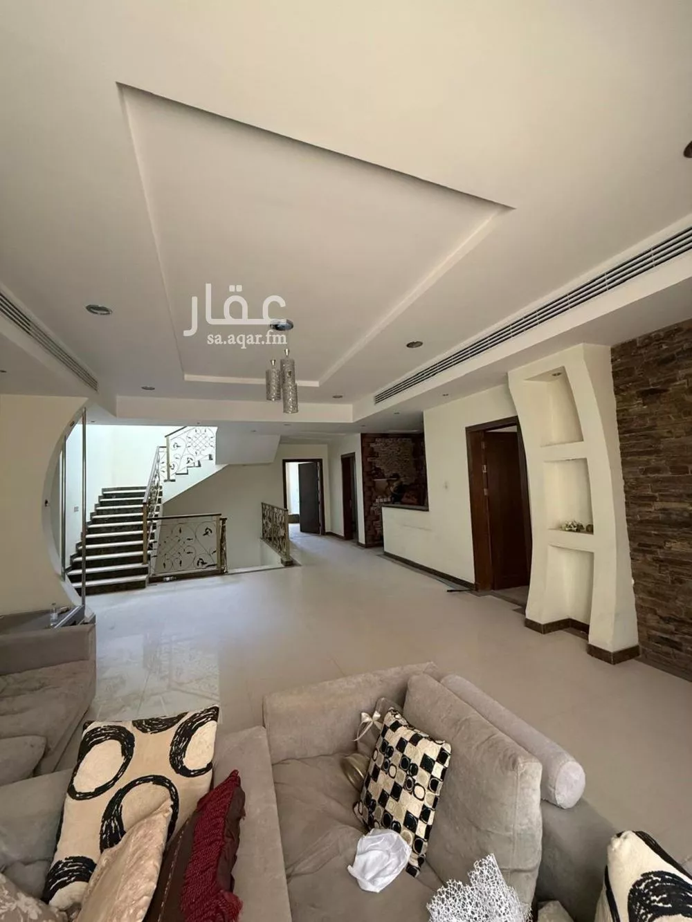 8 bedroom villa in Al Sahafah 5