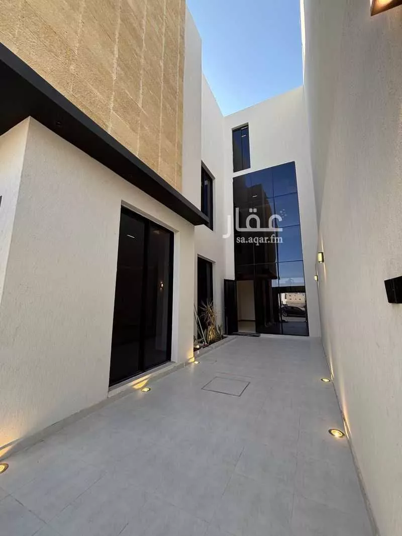5 bedroom villa in Al Mahdiyyah 2