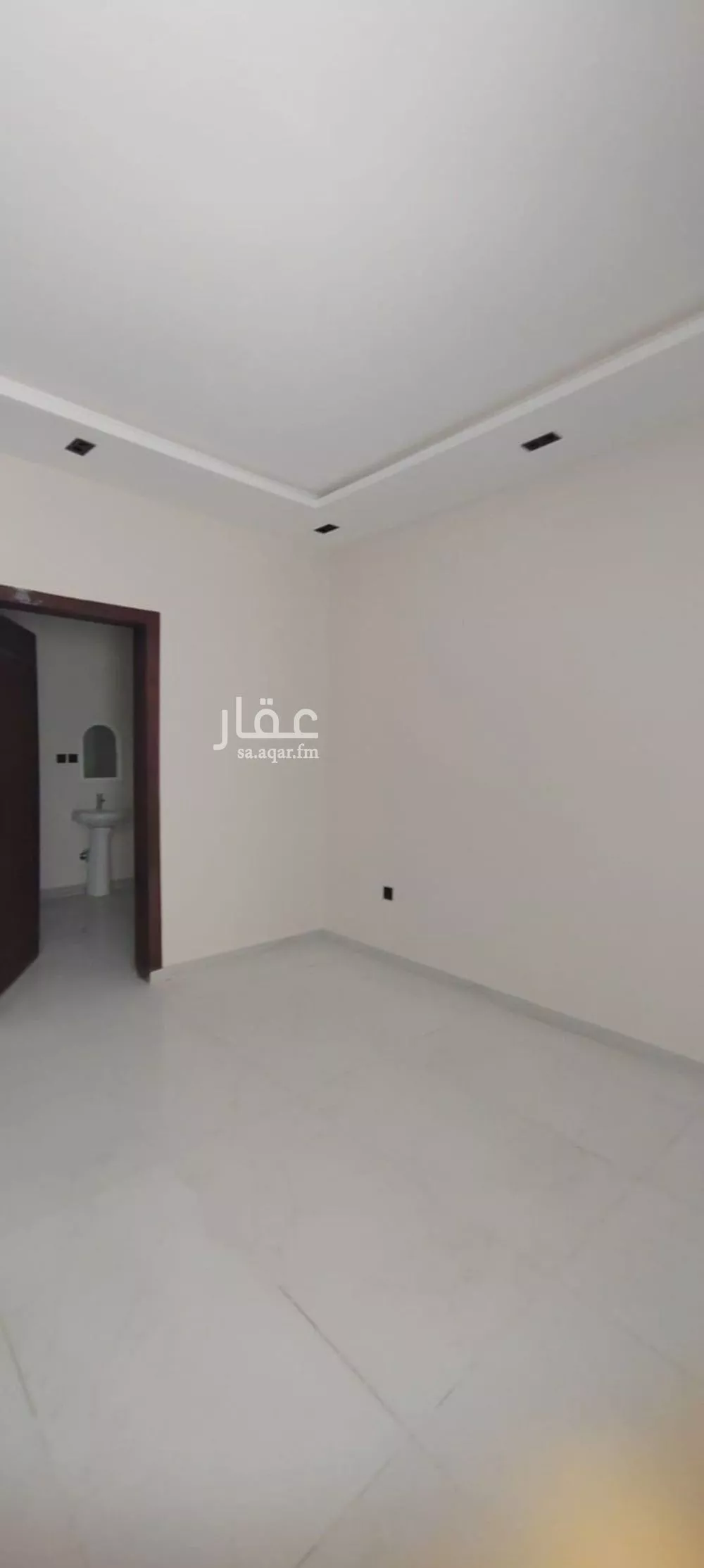5 bedroom villa in Al Janadriyah 9