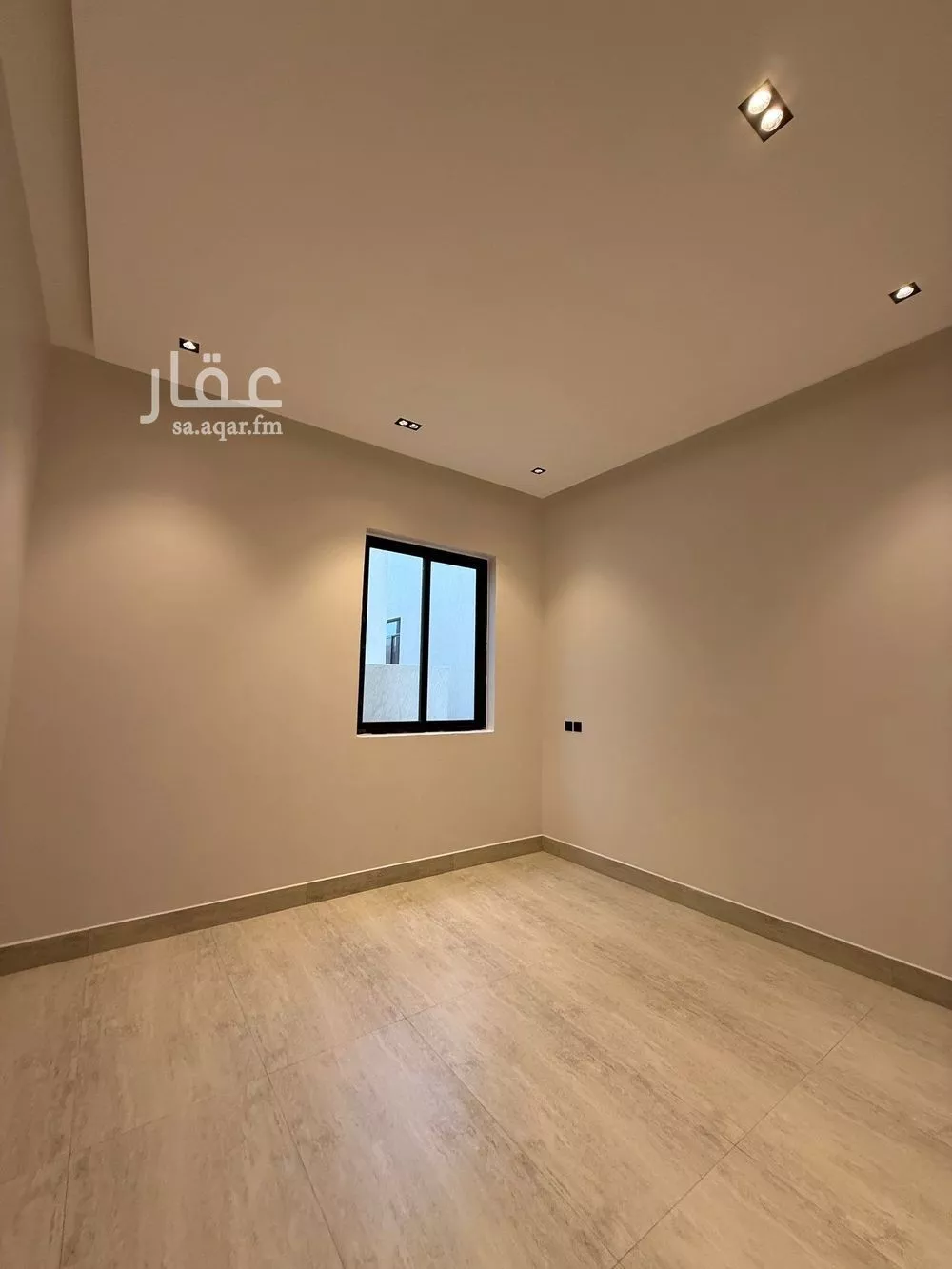 فيلا 8 غرف في الشرق 20