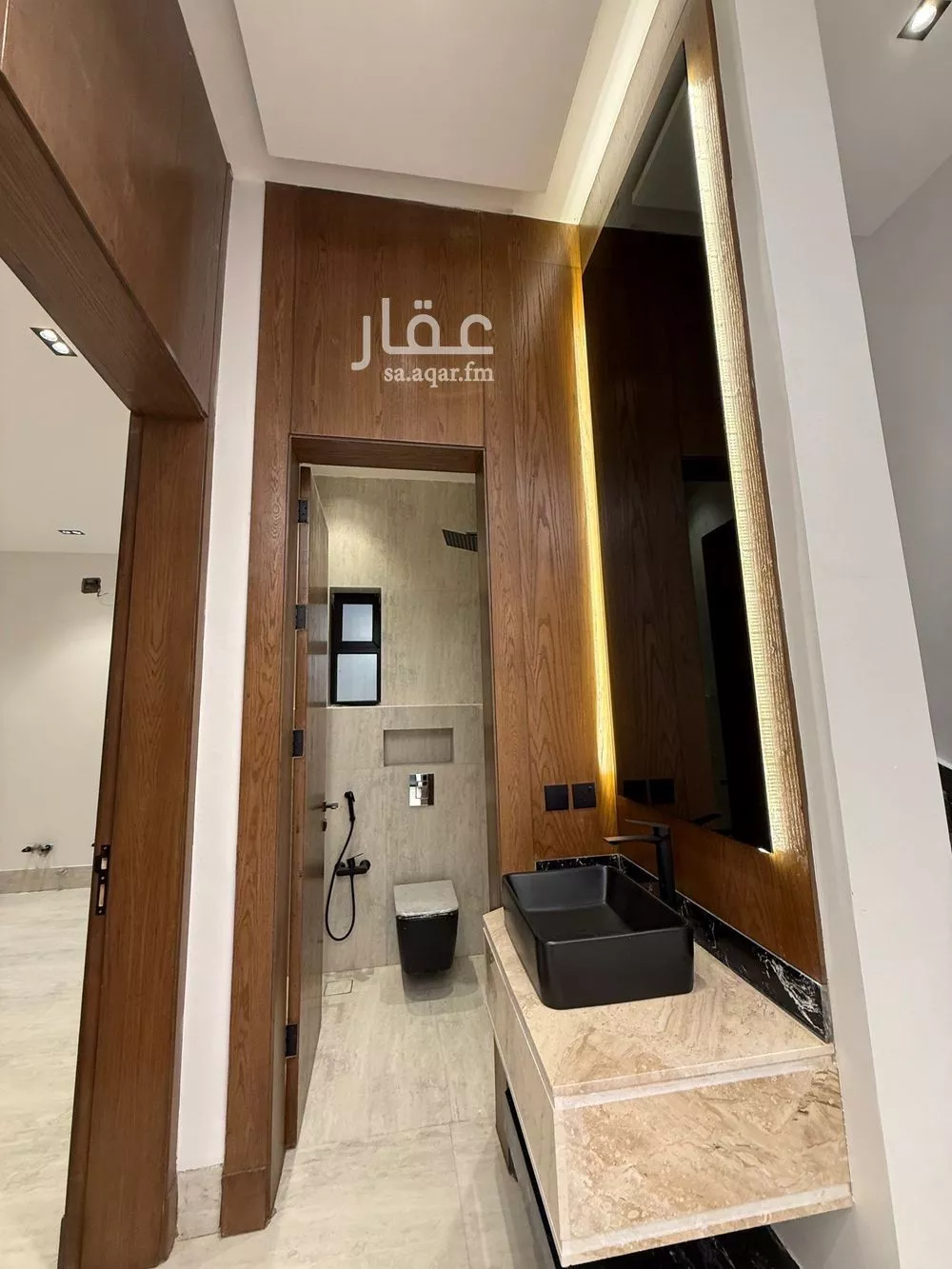 فيلا 8 غرف في الشرق 6