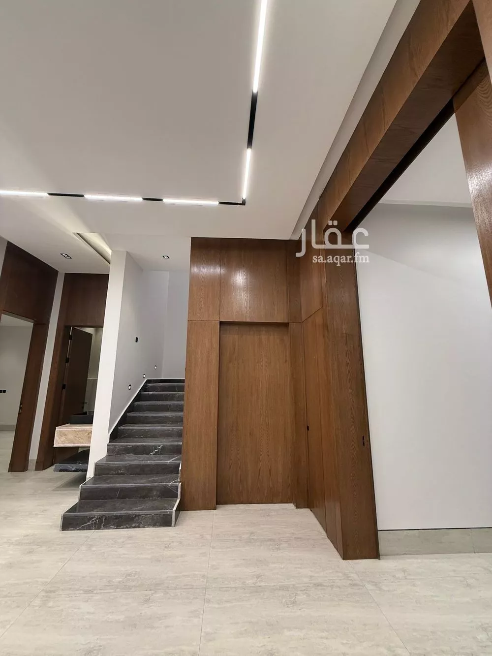 فيلا 8 غرف في الشرق 9