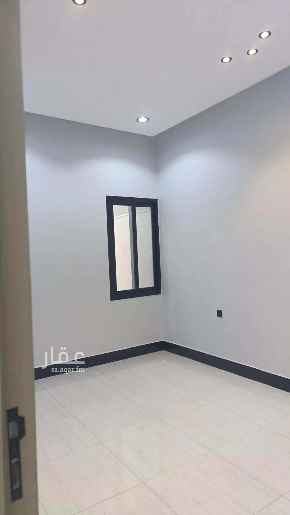 فيلا 5 غرف في عكاظ 10