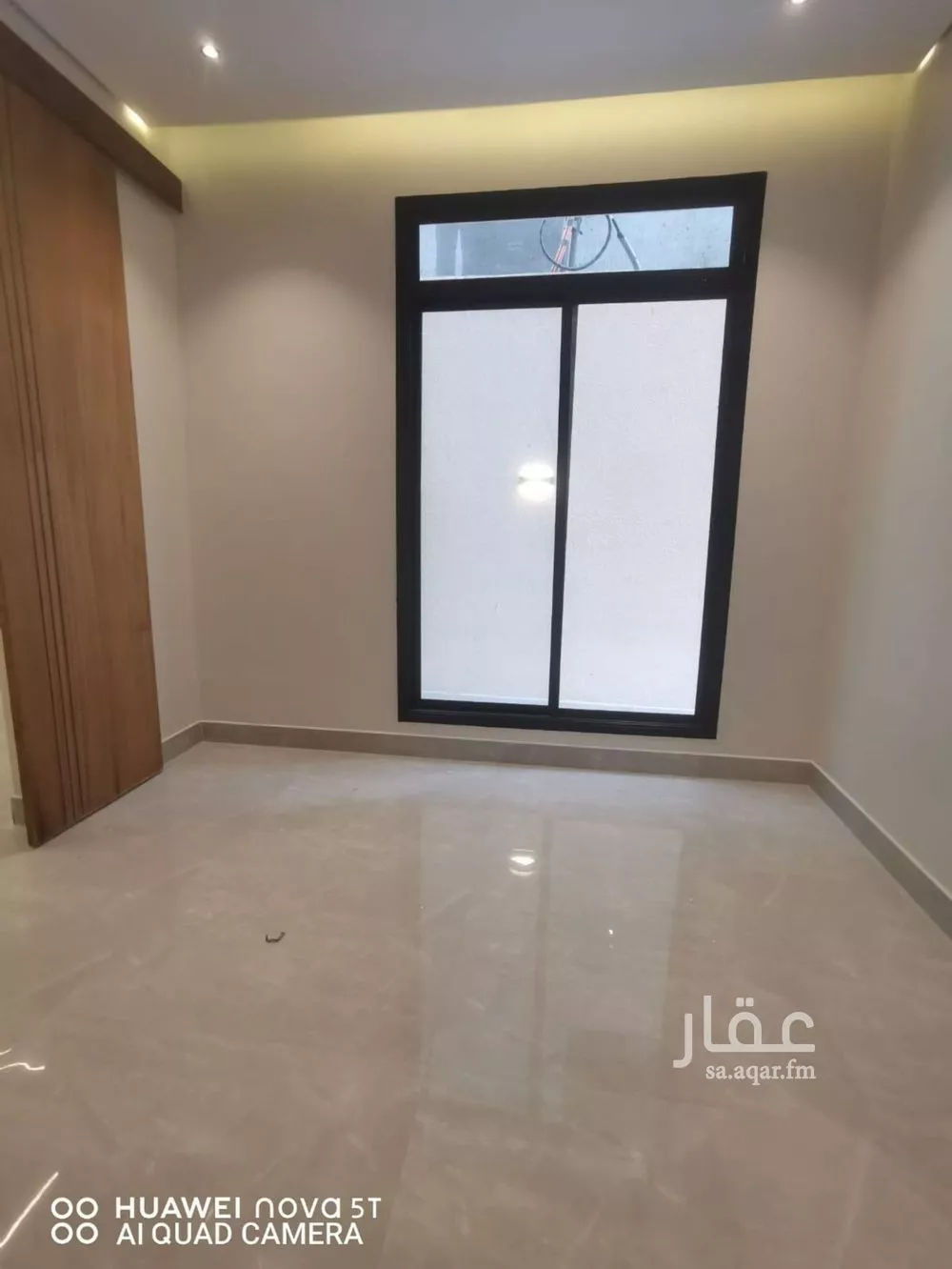 فيلا 6 غرف في الشرق 12