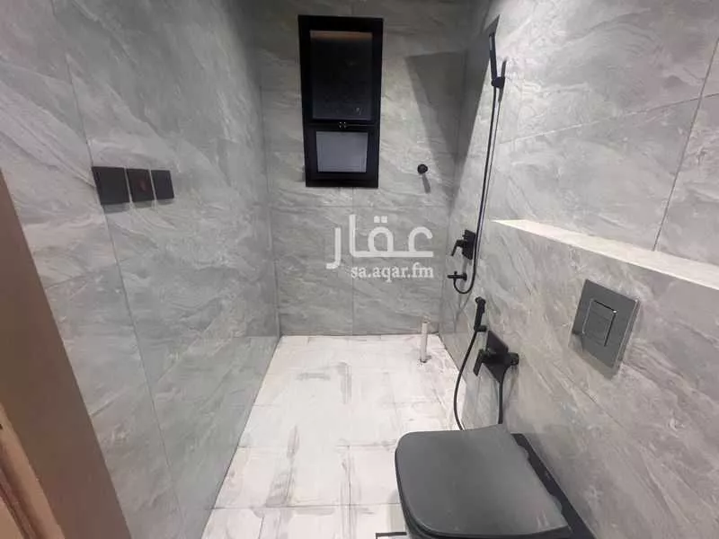 فيلا 6 غرف في الفاروق 8