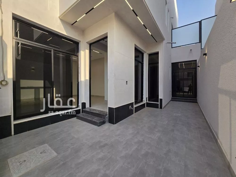 5 bedroom villa in Ash Sharq 11