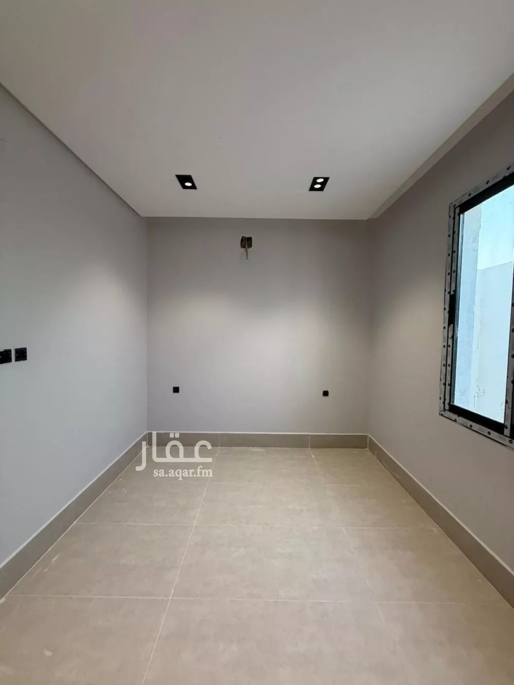 فيلا 5 غرف في عكاظ 10