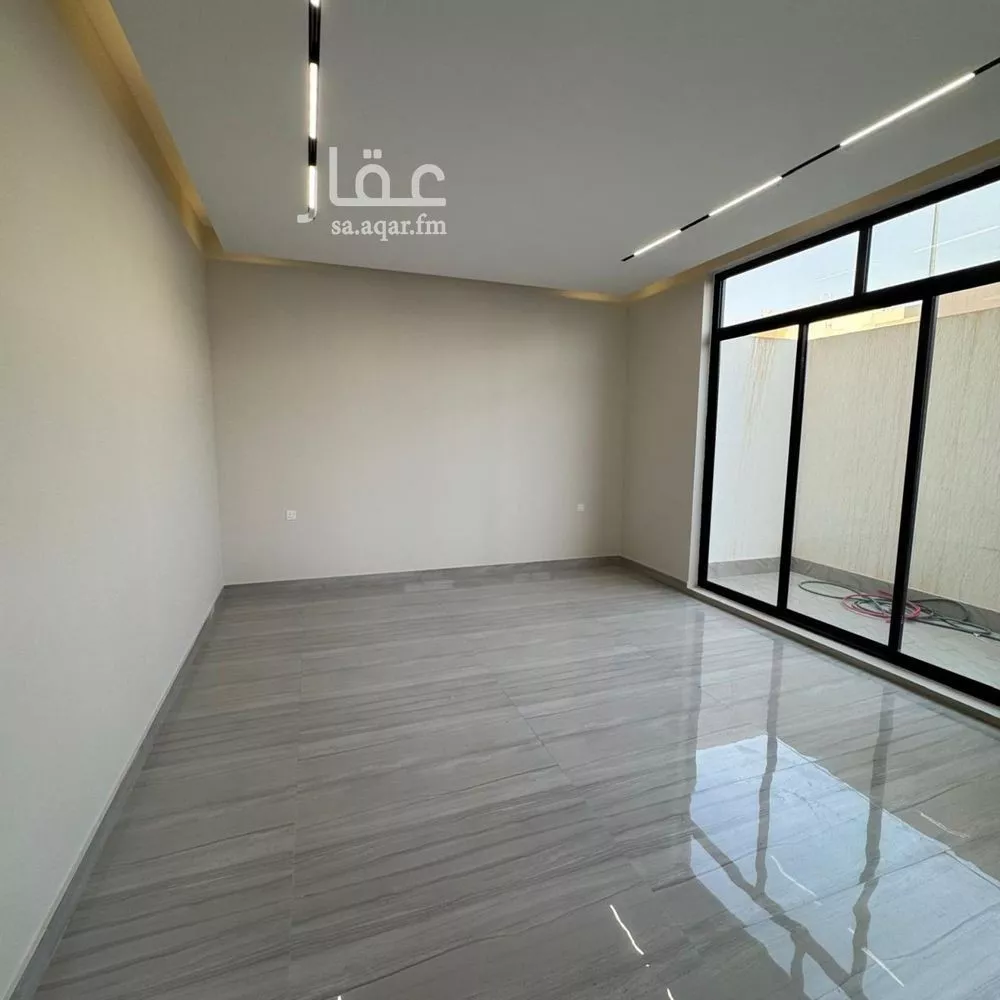 فيلا 5 غرف في العارض 8