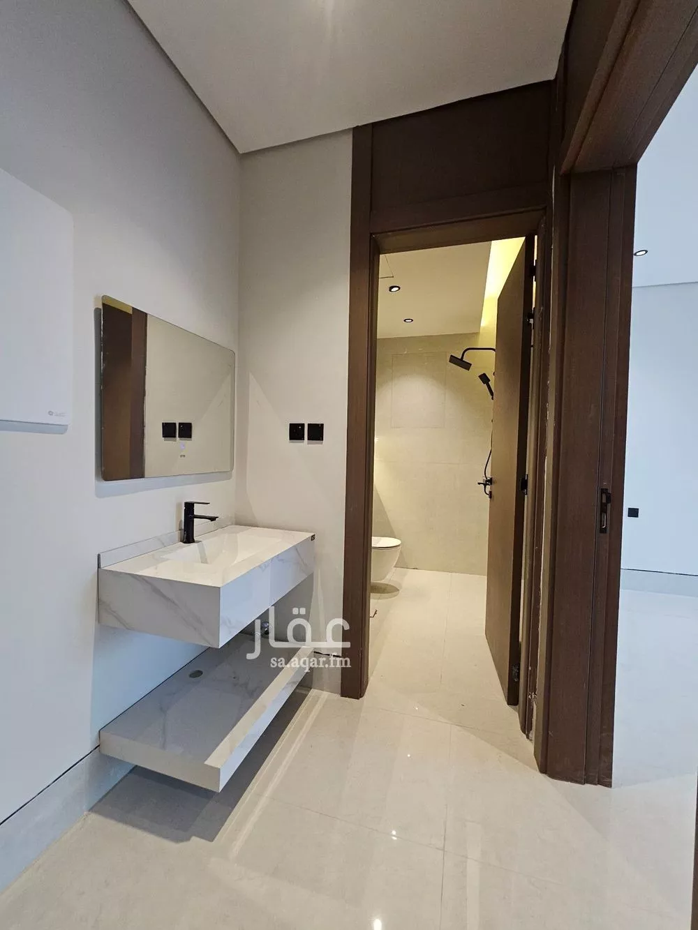 5 bedroom villa in Al Zahrah 2