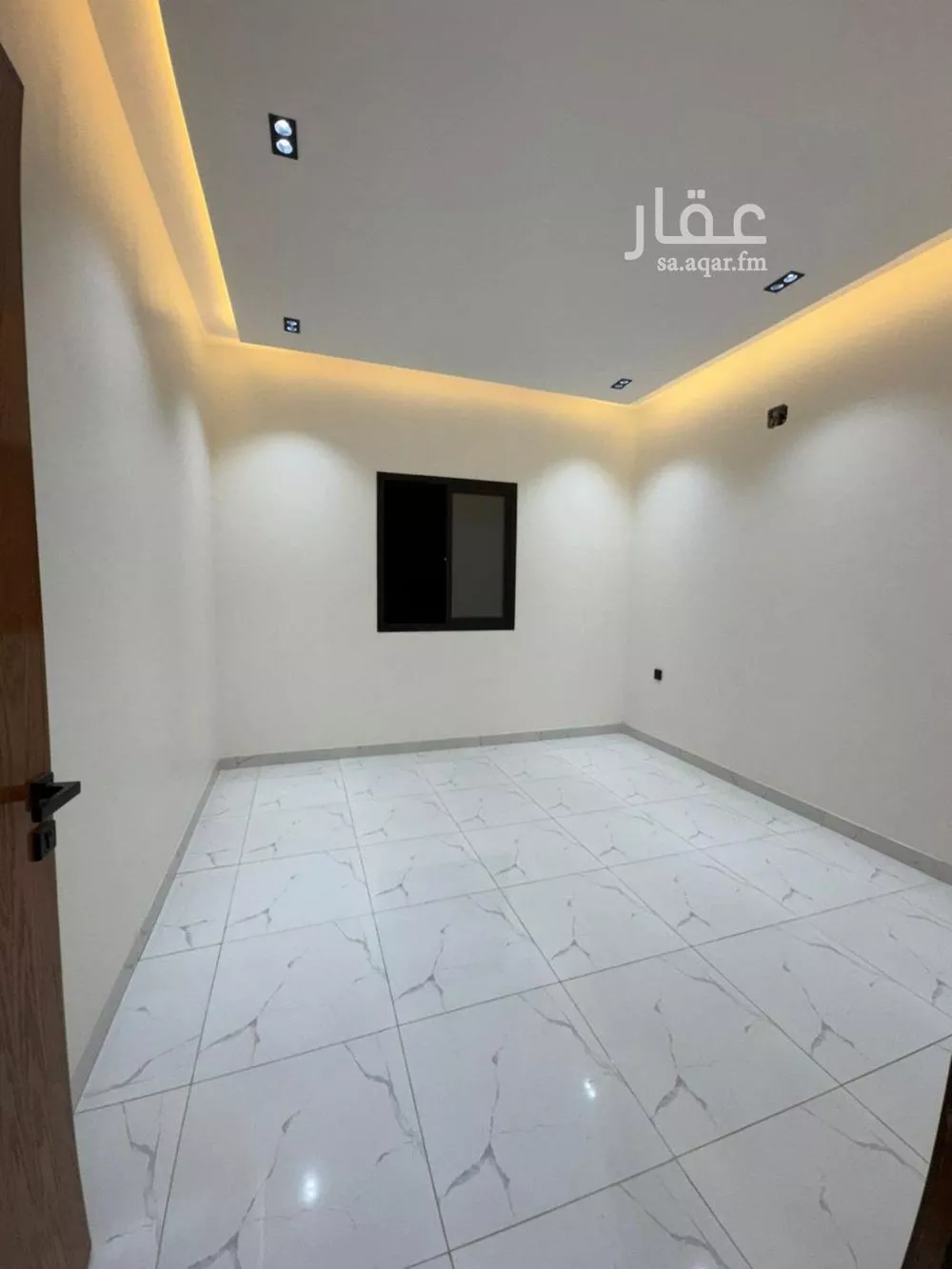 فيلا 5 غرف في الخليج 12