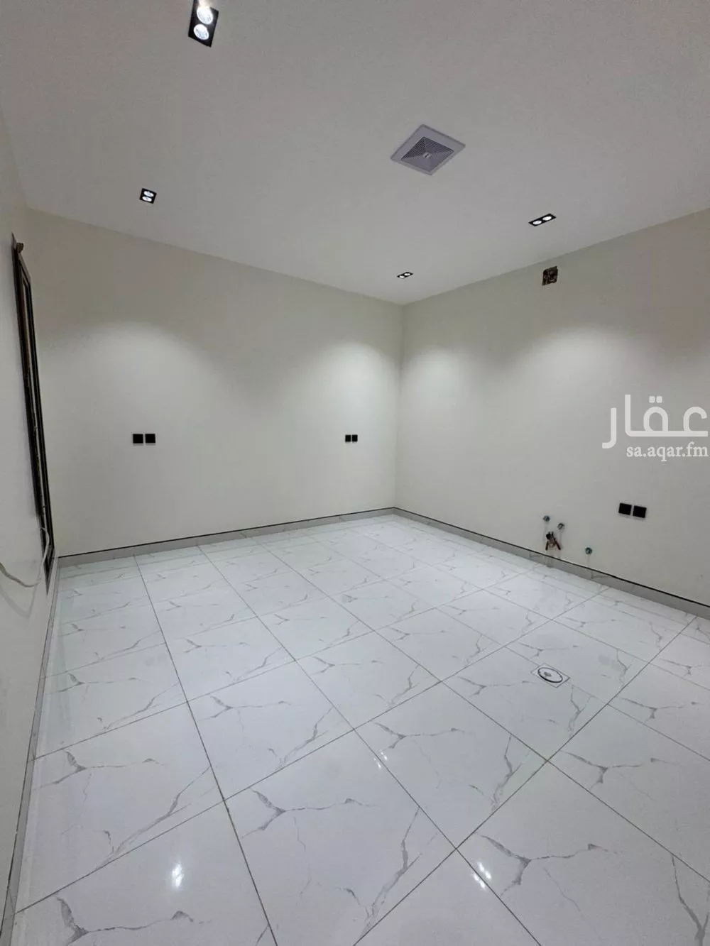 فيلا 5 غرف في الخليج 20