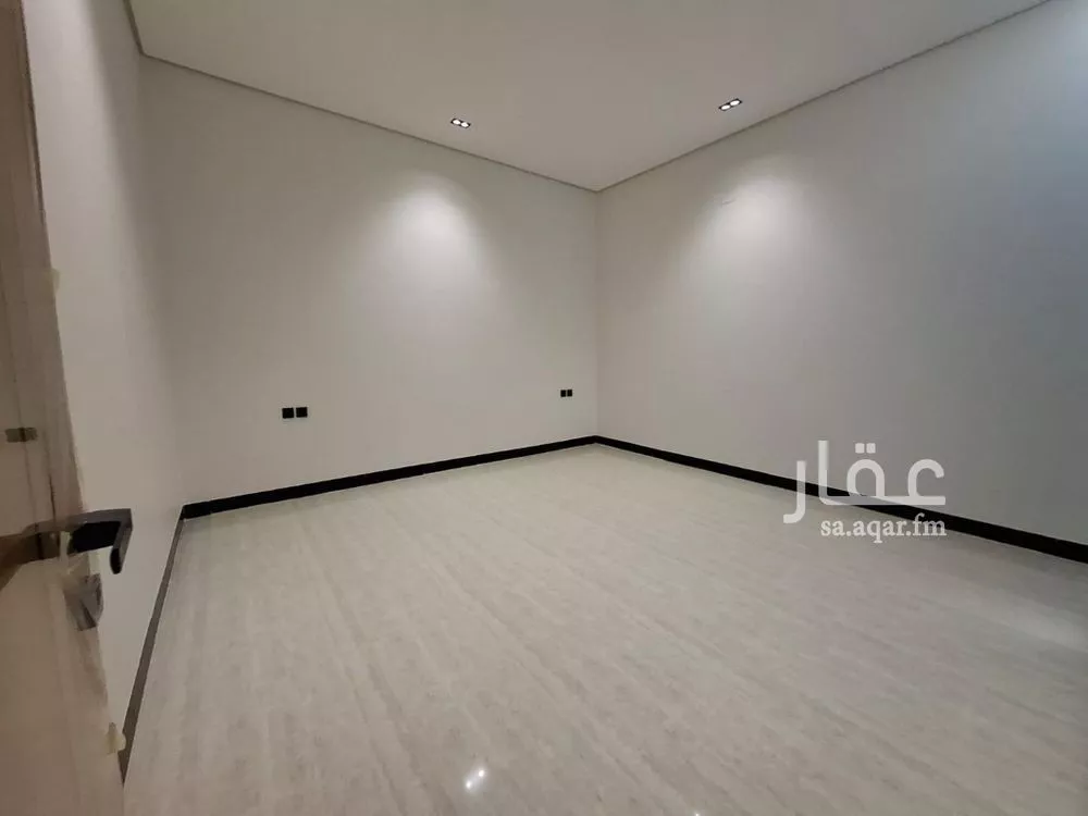 5 bedroom villa in Al Rimal 11