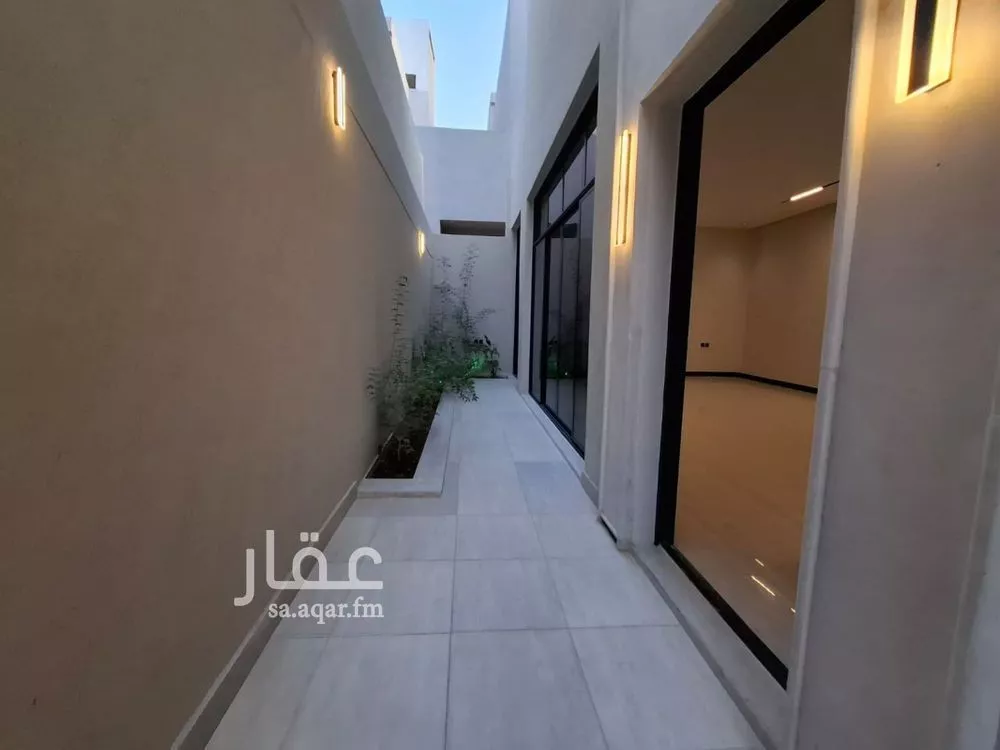 5 bedroom villa in Al Rimal 9