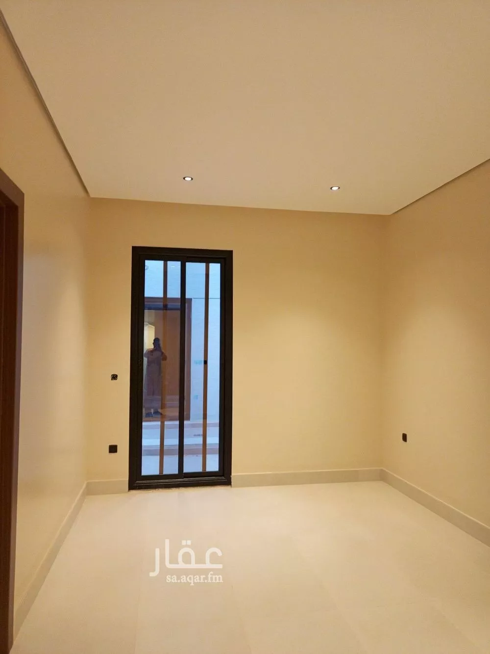 فيلا 5 غرف في العارض 8