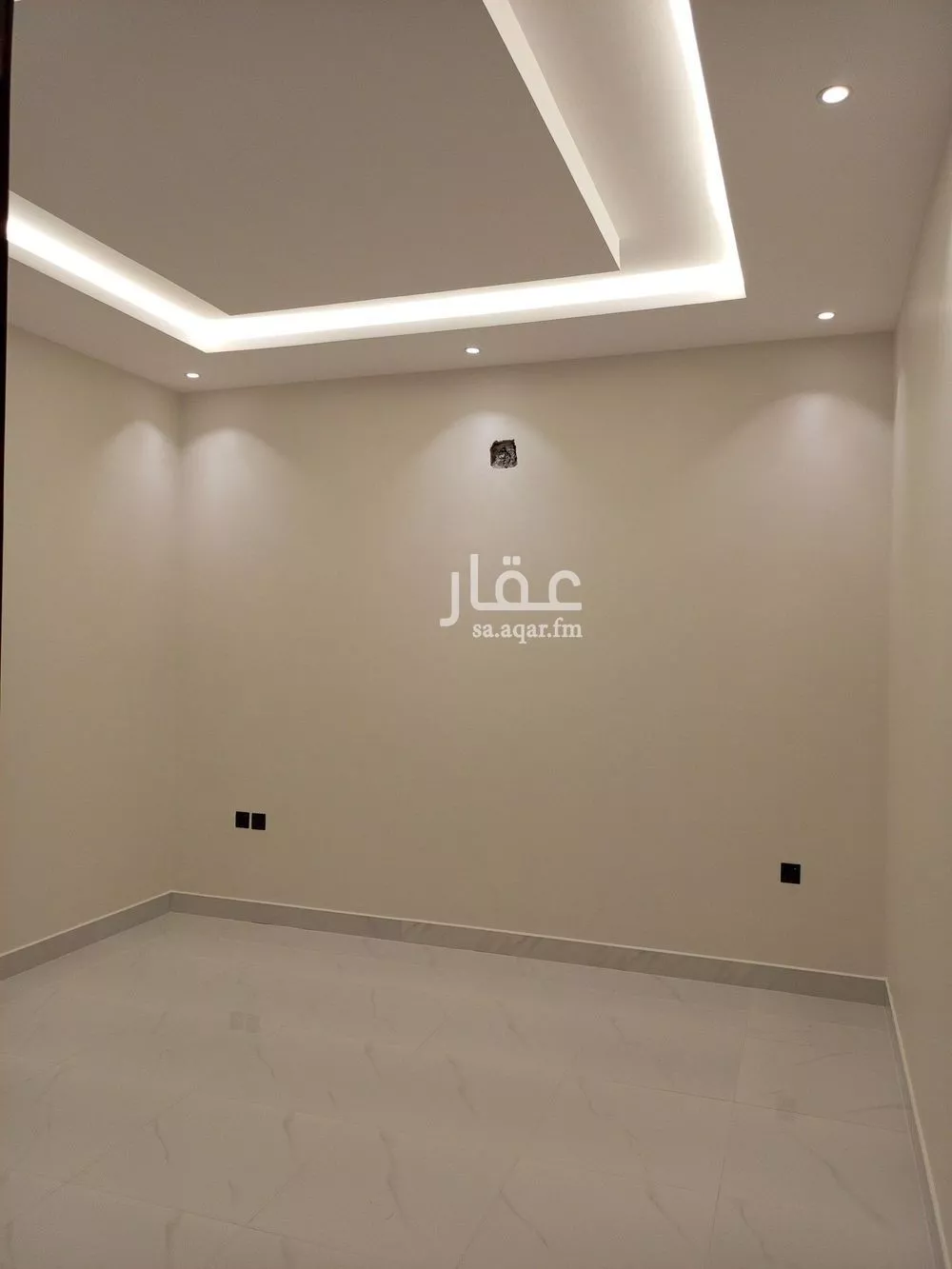 فيلا 5 غرف في العارض 20