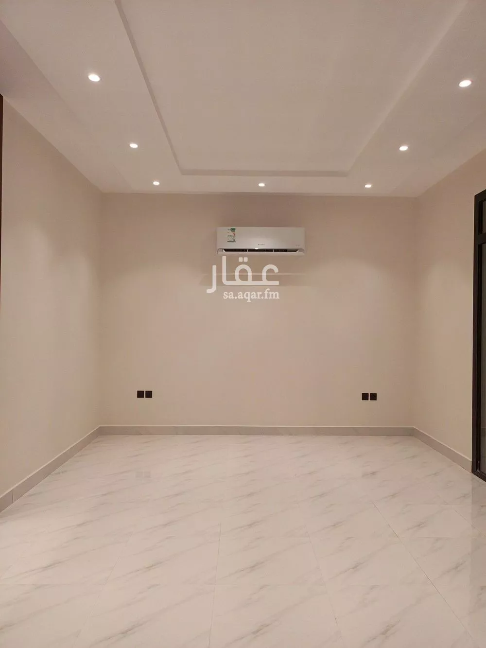 فيلا 5 غرف في العارض 10