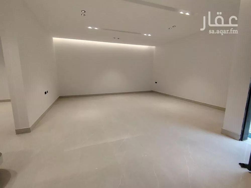 فيلا 4 غرف في الجنادرية 9