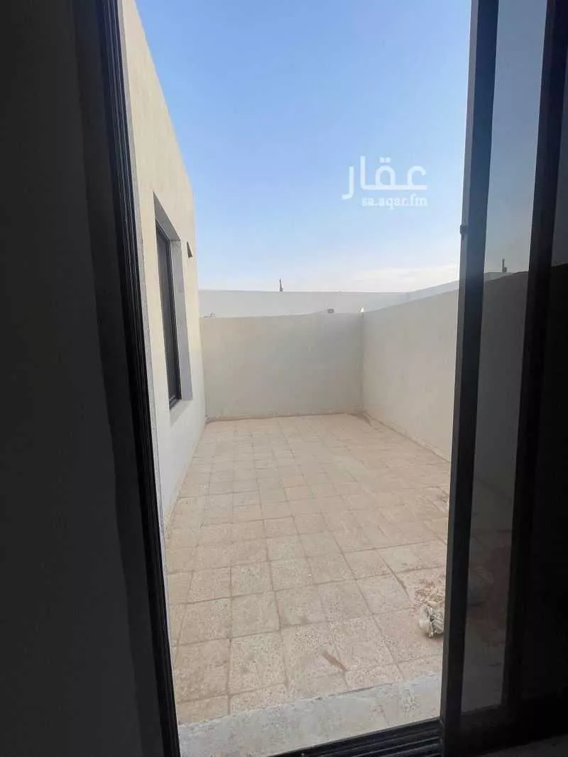 فيلا 4 غرف في الجنادرية 8
