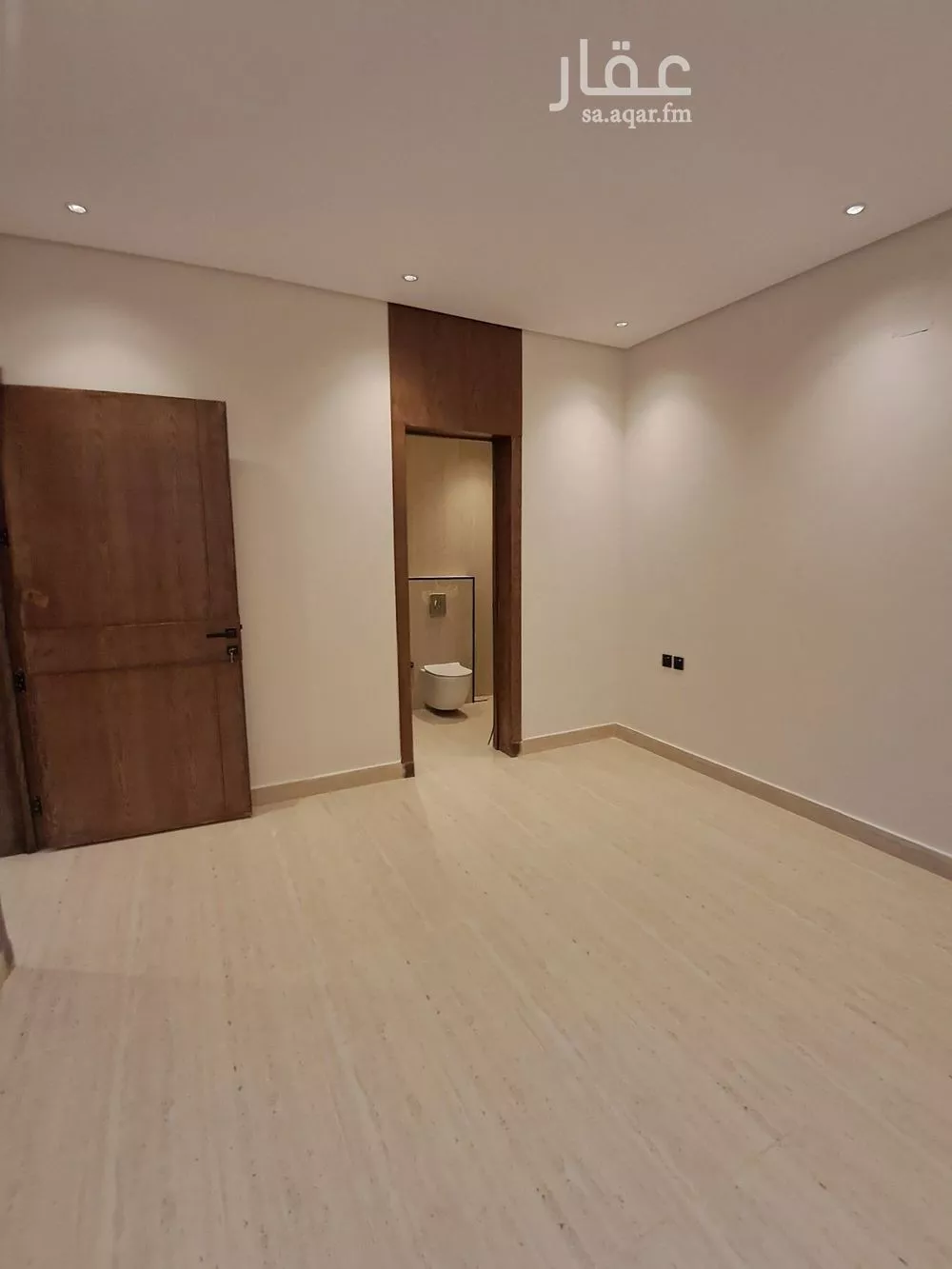 5 bedroom villa in Al Zahrah 9