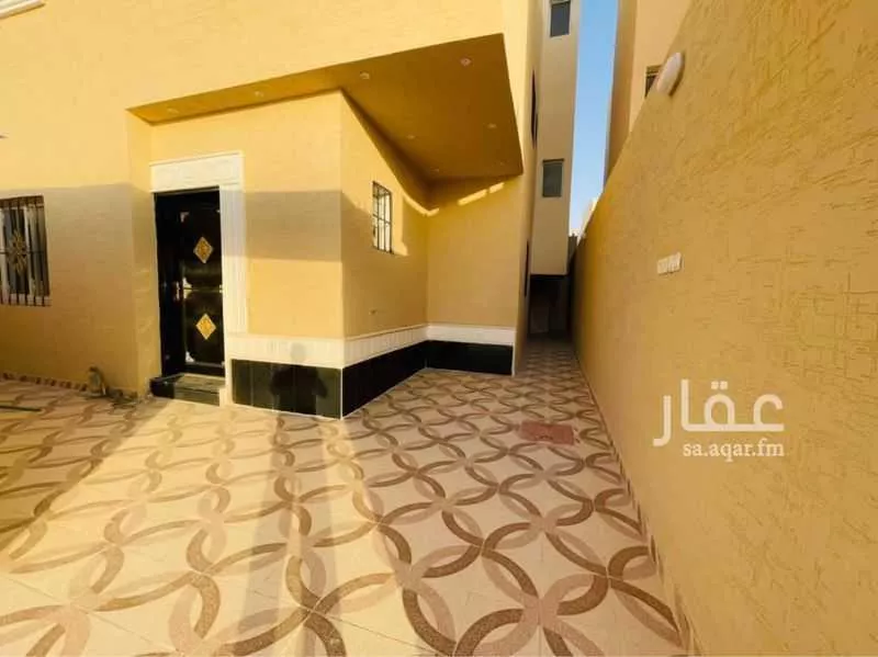 فيلا 7 غرف في طيبة 2