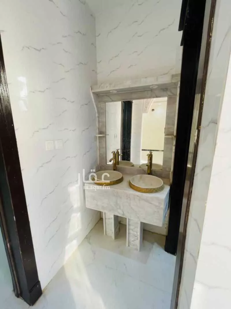 فيلا 7 غرف في طيبة 17