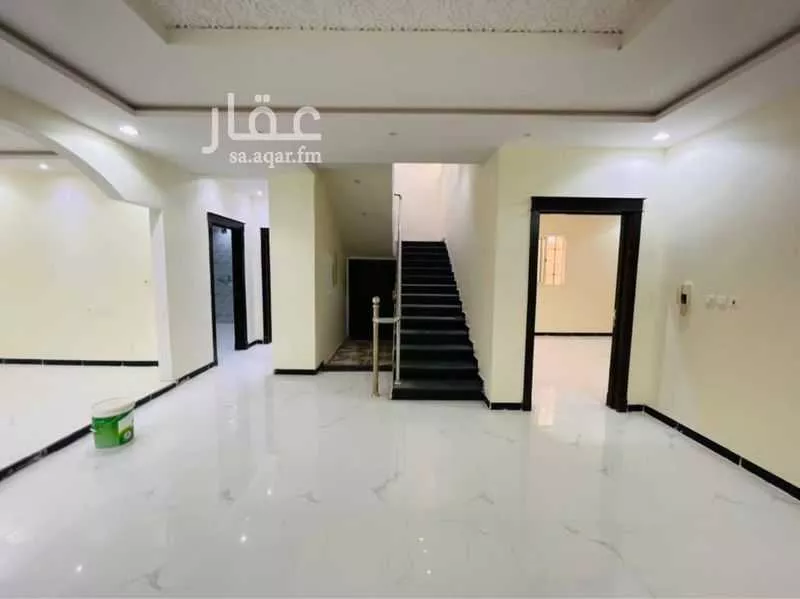 فيلا 7 غرف في طيبة 4