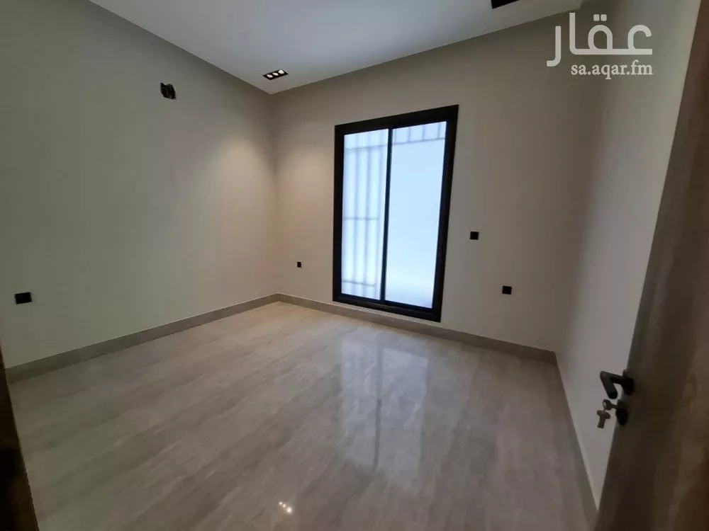 فيلا 5 غرف في العارض 15