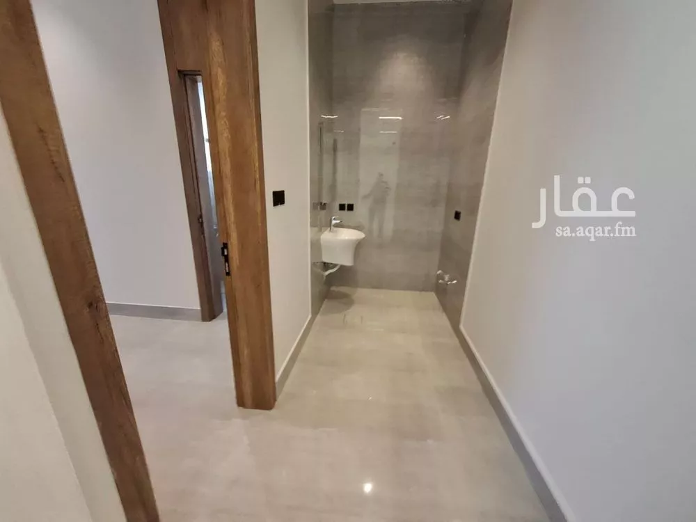 فيلا 5 غرف في العارض 18