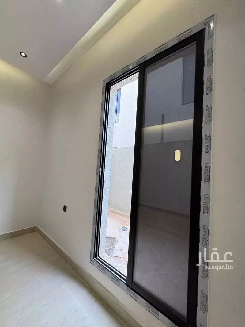 فيلا 6 غرف في الرمال 10