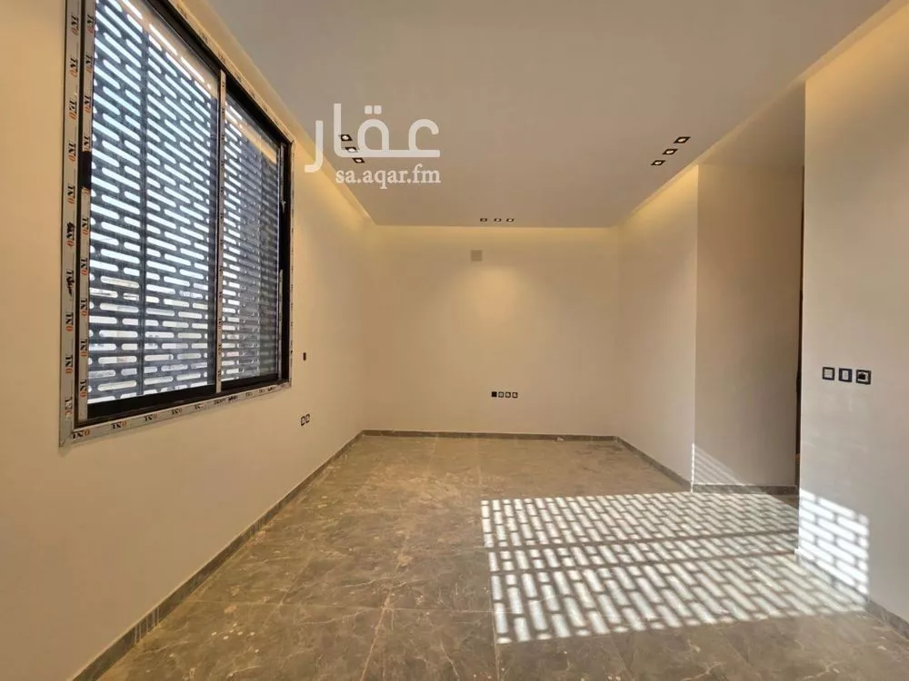 5 bedroom villa in Al Yarmouk 6