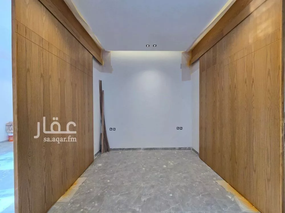 5 bedroom villa in Al Yarmouk 9