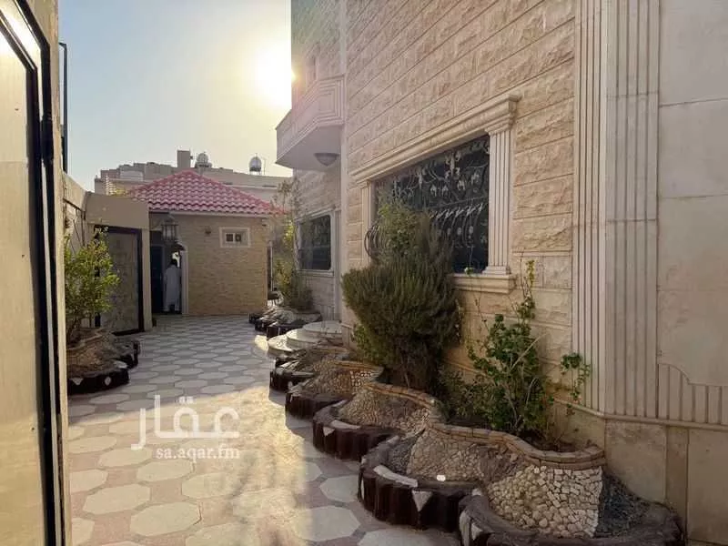 فيلا 10 غرف في الشهداء 9