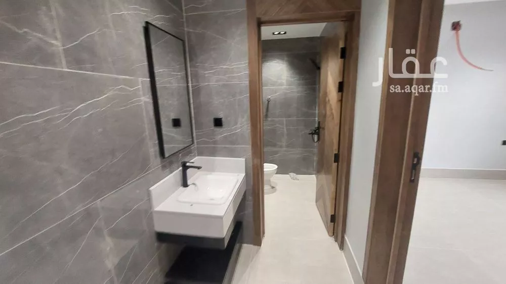 5 bedroom villa in Okaz 9