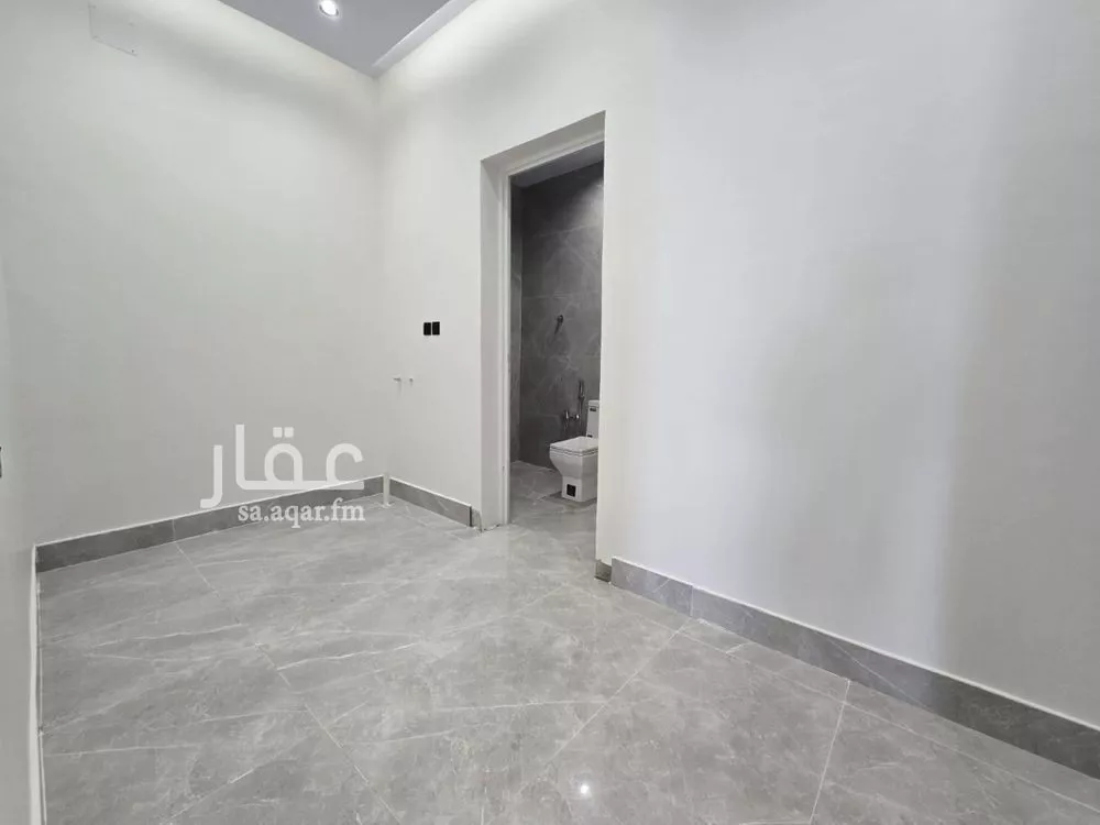 فيلا 5 غرف في الشرق 14