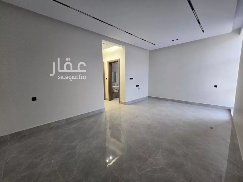 فيلا 5 غرف في الشرق 10