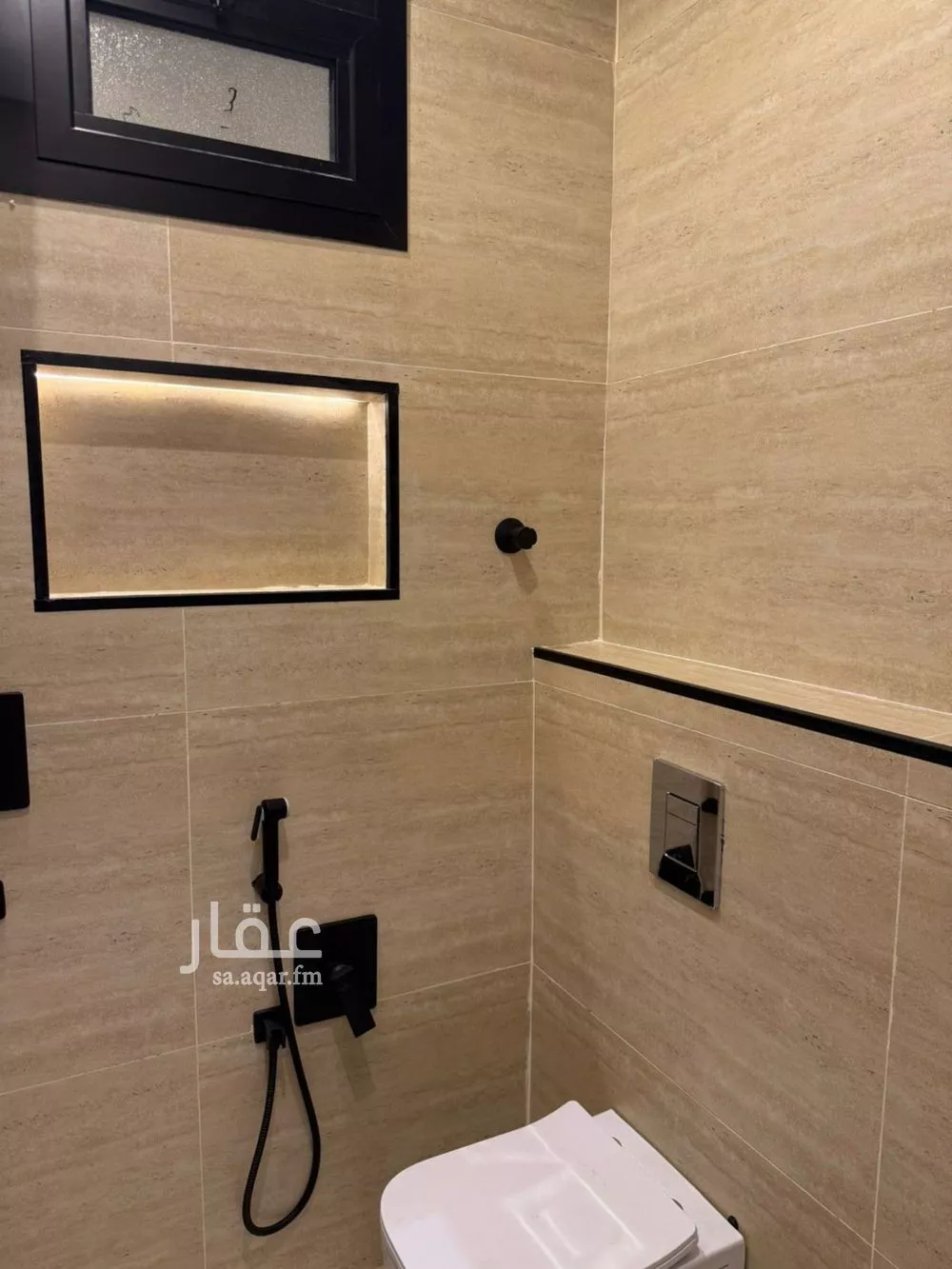 فيلا 4 غرف في الخليج 8
