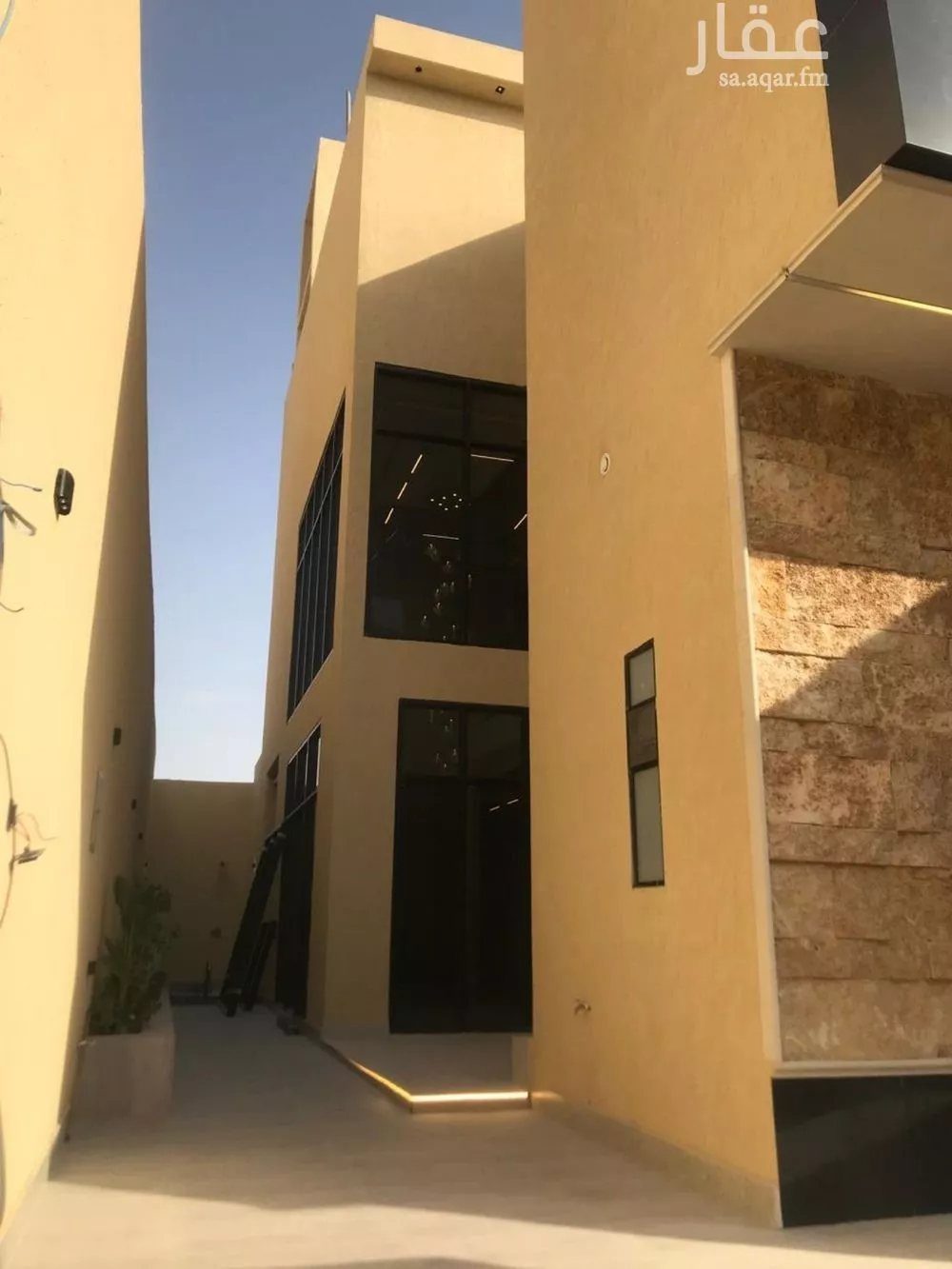 فيلا 5 غرف في النرجس 18