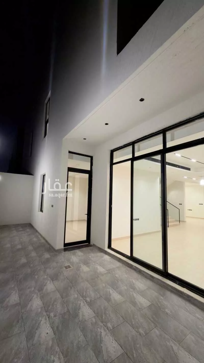 8 bedroom villa in Ishbiliyah 9