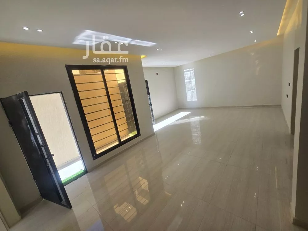 5 bedroom villa in Badr 3