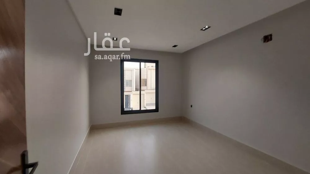 فيلا 5 غرف في عكاظ 14
