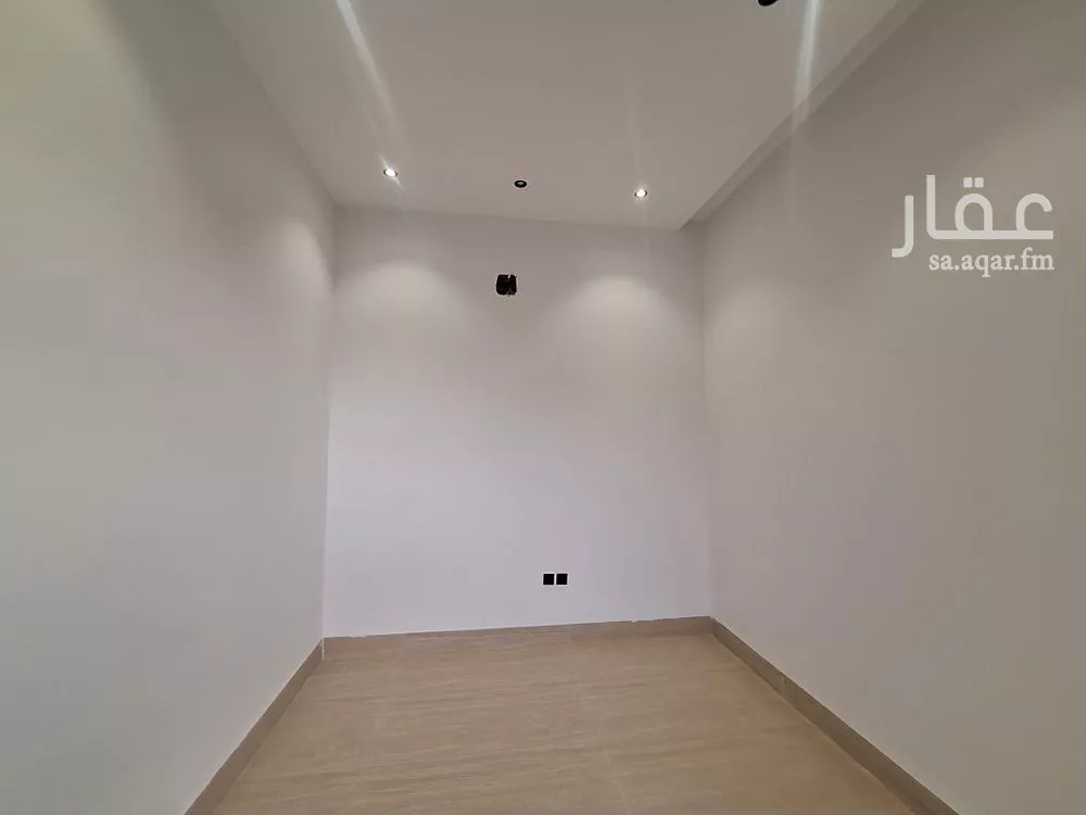 6 bedroom villa in Dhahrat Laban 11