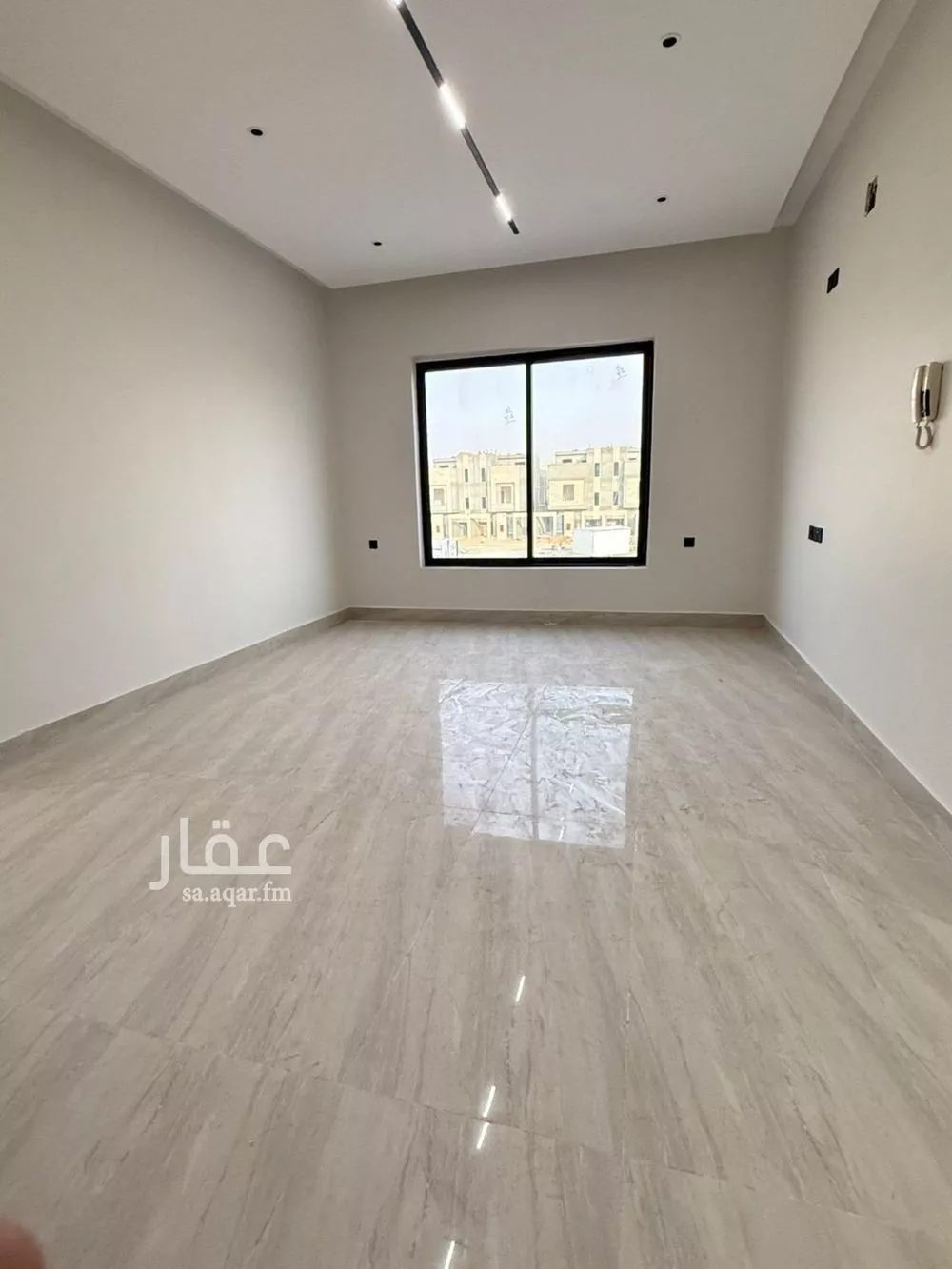 فيلا 5 غرف في عكاظ 9