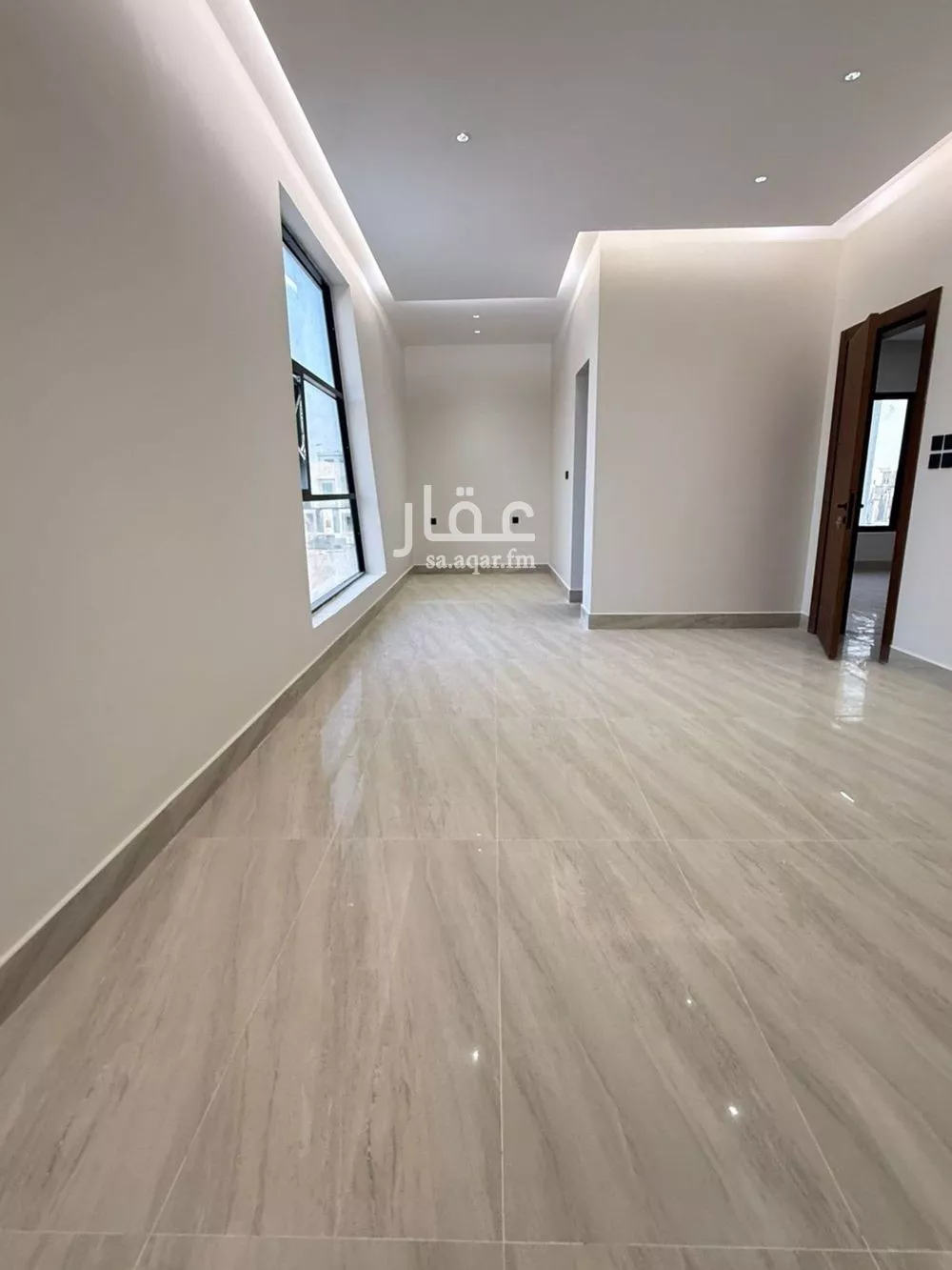 فيلا 5 غرف في عكاظ 10