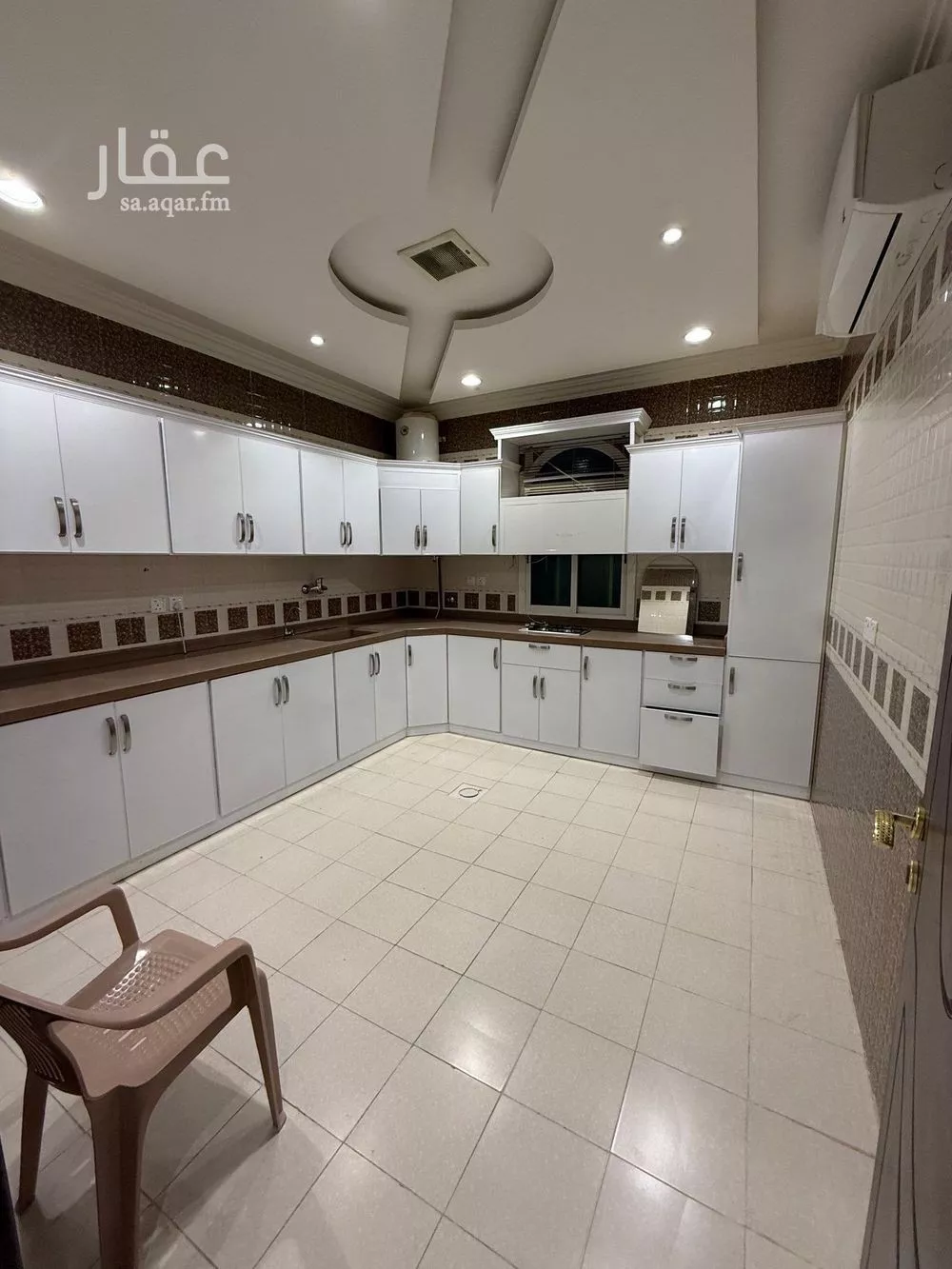 3 bedroom floor in Al Aqiq 2