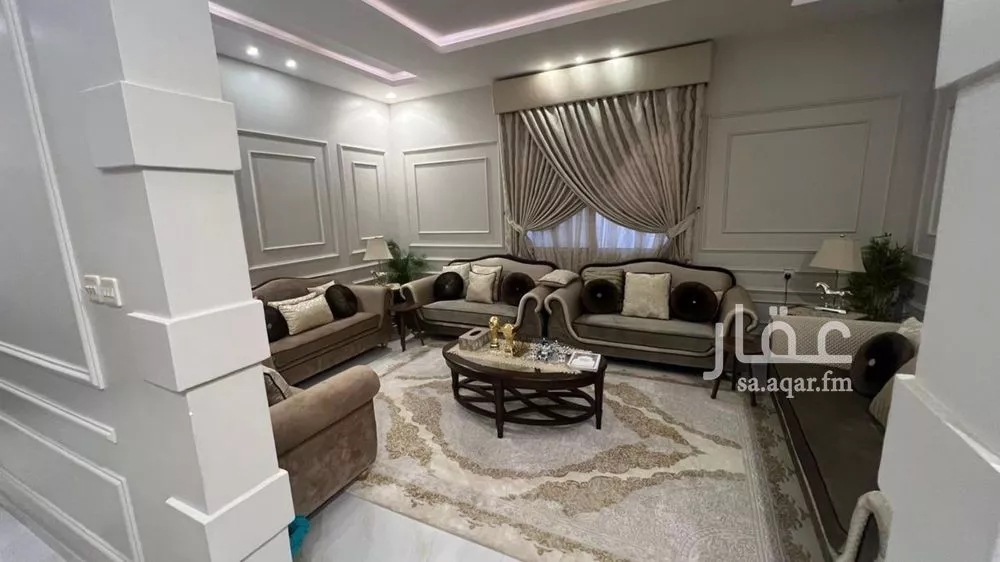 فيلا 9 غرف في العارض 10