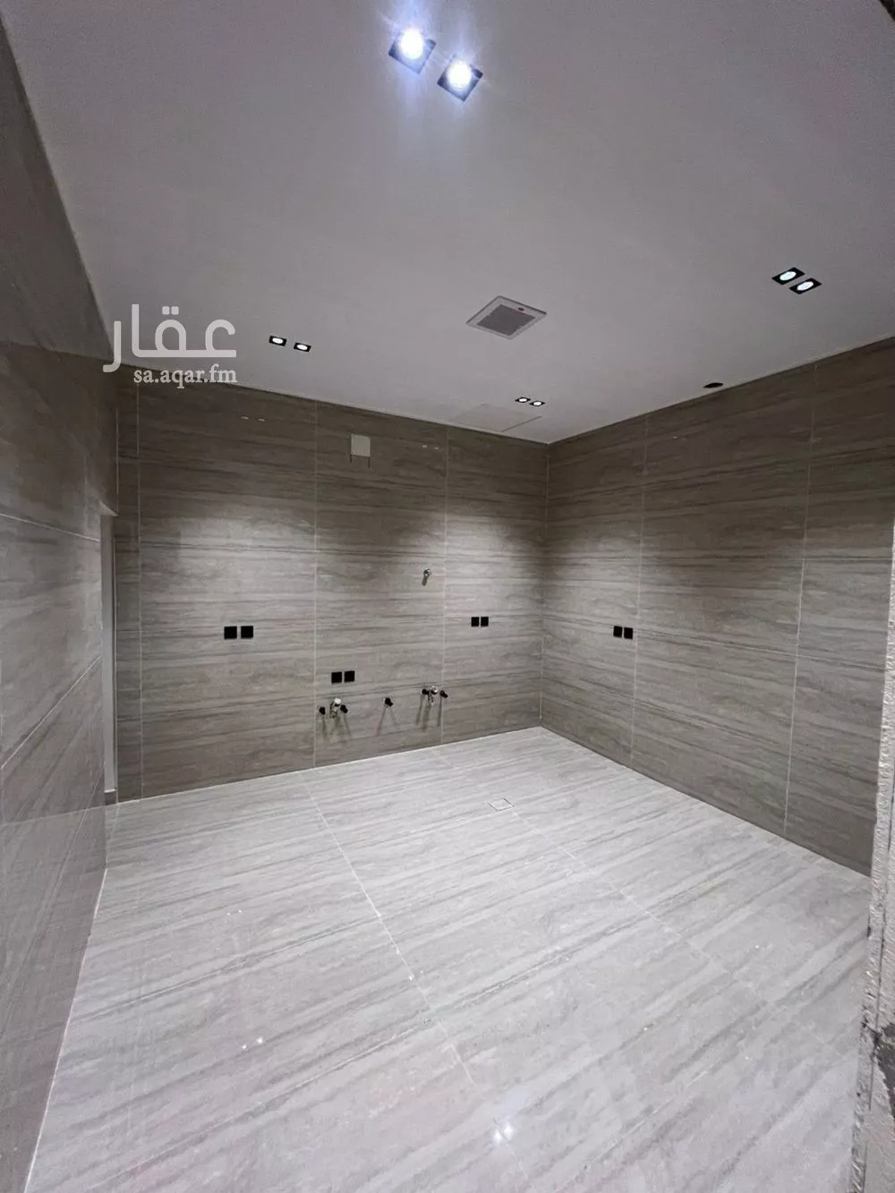 8 bedroom villa in Al Rimal 4