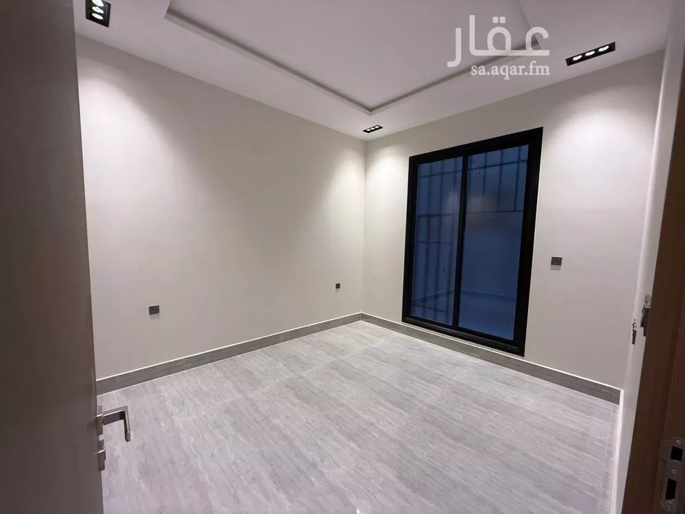 فيلا 5 غرف في الرمال 10